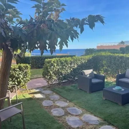 Apartment Vue Avec Piscine Chauffee *