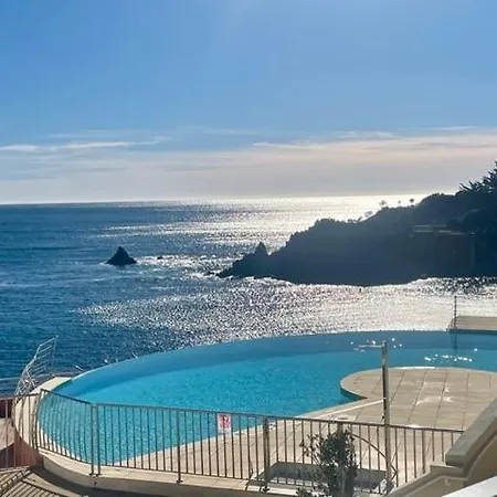 アパート Vue Avec Piscine