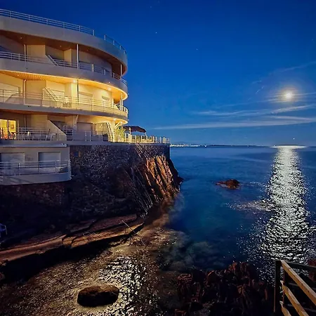 Vue Avec Piscine Chauffée *
